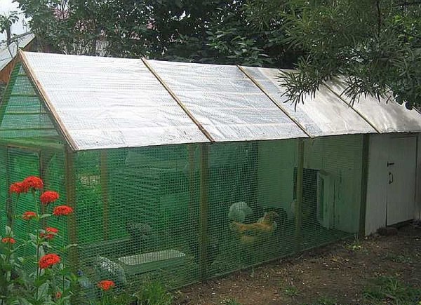 Как построить курятник на лето с выгулом Как построить курятник на лето с выгулом