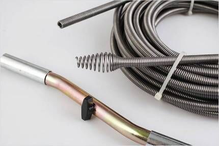 Как прочистить унитаз тросом: выбор инструмента и инструктаж по его применению Как прочистить унитаз тросом: выбор инструмента и инструктаж по его применению