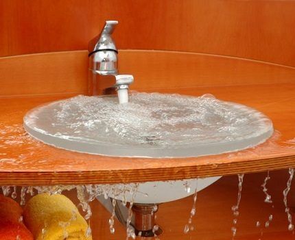 Как устранить засор в трубах в домашних условиях: лучшие средства и способы прочистки 1