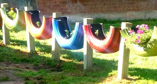 Строительство забора из шин Строительство забора из шин