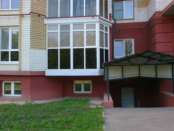 Чем закрыть окна на балконе от солнца – выбираем оптимальный вариант