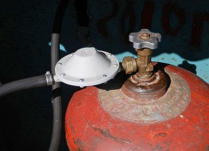 Плохо горит газовая конфорка: популярные неисправности и рекомендации по их устранению