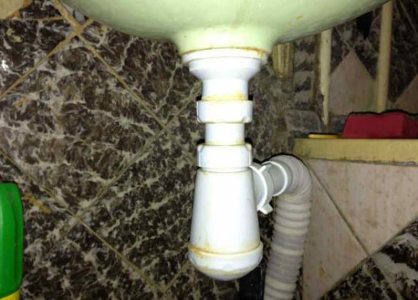 Что делать, если появился неприятный запах из труб(канализации) в ванной? Что делать, если появился неприятный запах из труб(канализации) в ванной?