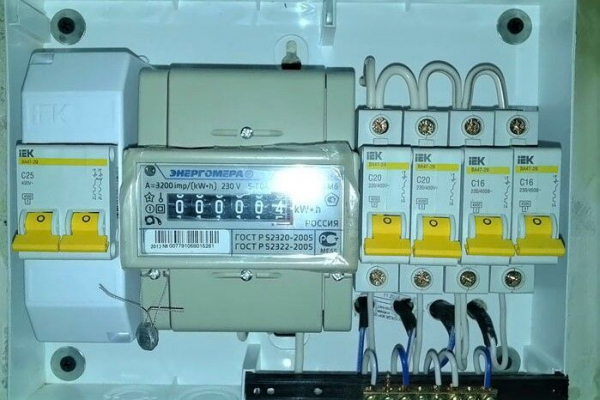 Замена электросчетчика в квартире и в частном доме: специфика производства замены счетного прибора Замена электросчетчика в квартире и в частном доме: специфика производства замены счетного прибора