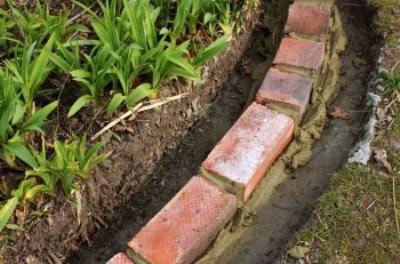 Установка маленького забора на участке Установка маленького забора на участке