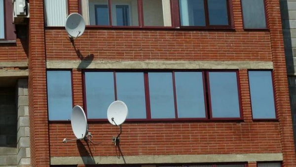 Чем закрыть окна на балконе от солнца – выбираем оптимальный вариант