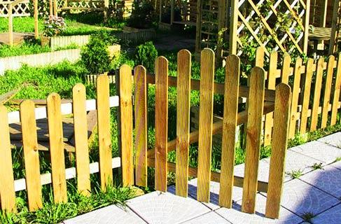 Декоративные деревянные заборы для сада 1