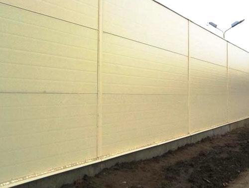 Устройство забора из сэндвич панелей 1