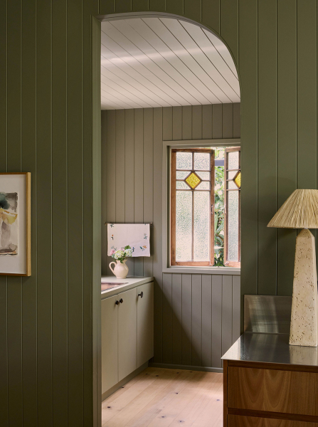 Через сложные обстоятельства к дому мечты: коттедж семьи дизайнера на побережье в австралии Через сложные обстоятельства к дому мечты: коттедж семьи дизайнера на побережье в австралии