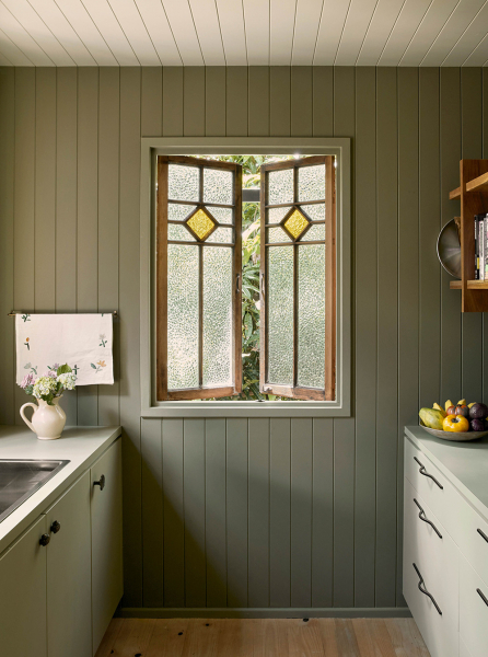 Через сложные обстоятельства к дому мечты: коттедж семьи дизайнера на побережье в австралии Через сложные обстоятельства к дому мечты: коттедж семьи дизайнера на побережье в австралии