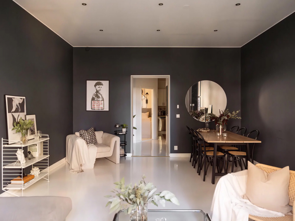Чёрные стены, белый пол: интерьер на контрастах в гетеборге (65 кв. М) Чёрные стены, белый пол: интерьер на контрастах в гетеборге (65 кв. М)