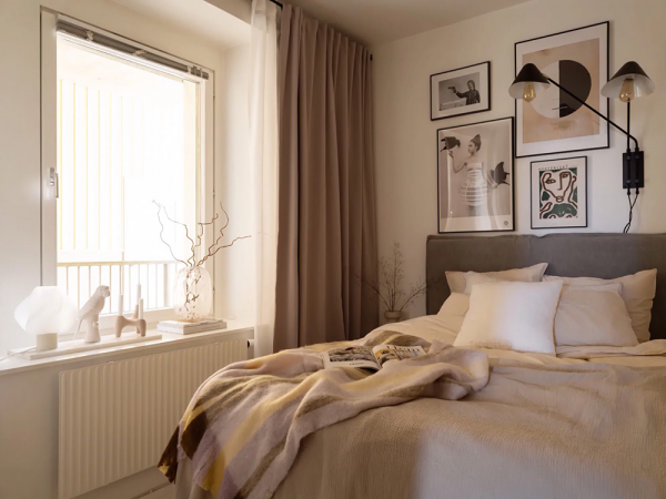 Чёрные стены, белый пол: интерьер на контрастах в гетеборге (65 кв. М) Чёрные стены, белый пол: интерьер на контрастах в гетеборге (65 кв. М)