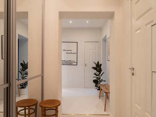 Чёрные стены, белый пол: интерьер на контрастах в гетеборге (65 кв. М) Чёрные стены, белый пол: интерьер на контрастах в гетеборге (65 кв. М)