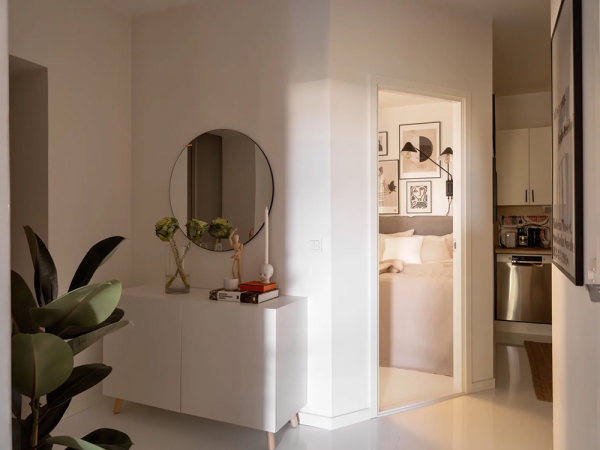 Чёрные стены, белый пол: интерьер на контрастах в гетеборге (65 кв. М) Чёрные стены, белый пол: интерьер на контрастах в гетеборге (65 кв. М)