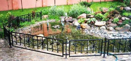 Установка маленького забора на участке Установка маленького забора на участке