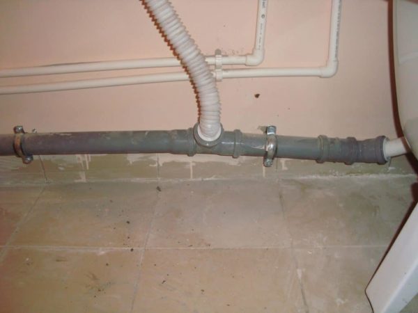 Что делать, если появился неприятный запах из труб(канализации) в ванной? Что делать, если появился неприятный запах из труб(канализации) в ванной?