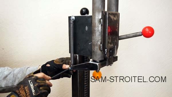 Простой сверлильный станок своими руками (39 фото изготовления) Простой сверлильный станок своими руками (39 фото изготовления)