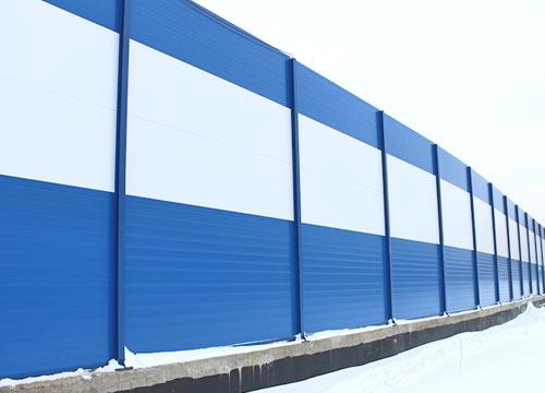 Устройство забора из сэндвич панелей