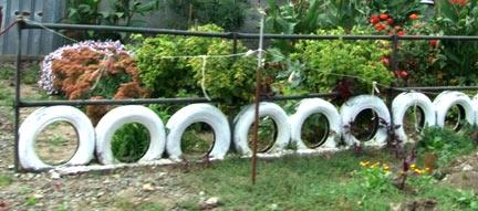 Строительство забора из шин Строительство забора из шин