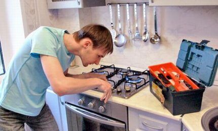 Плохо горит газовая конфорка: популярные неисправности и рекомендации по их устранению