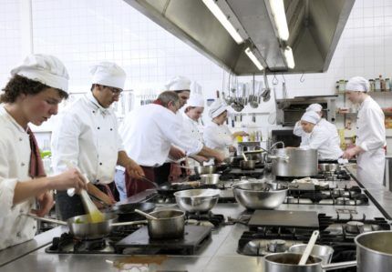 Требования к влажности воздуха в пищеблоке: нормы и правила обустройства вентиляции в пищеблоке