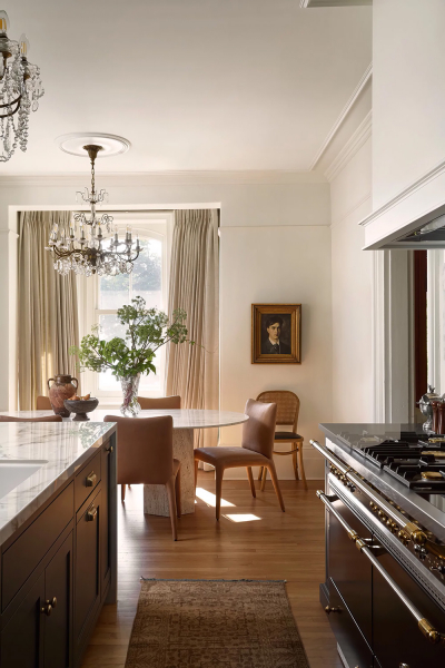 Элегантная загородная жизнь в обновлённом историческом доме в монреале