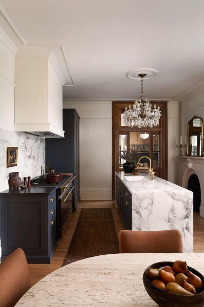 Элегантная загородная жизнь в обновлённом историческом доме в монреале