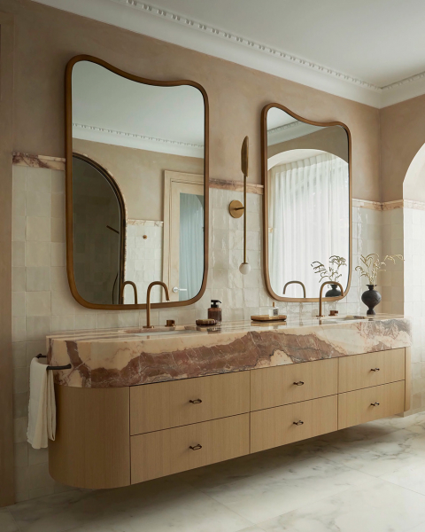 Элегантный, но также и экстравагантный интерьер современного дома в торонто