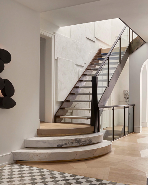 Элегантный, но также и экстравагантный интерьер современного дома в торонто