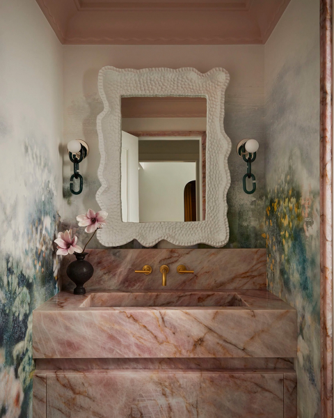 Элегантный, но также и экстравагантный интерьер современного дома в торонто