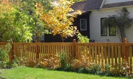 Установка маленького забора на участке Установка маленького забора на участке