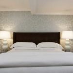 Какие обои выбрать для спальни: правила подбора и 50 фото интерьеров Какие обои выбрать для спальни: правила подбора и 50 фото интерьеров