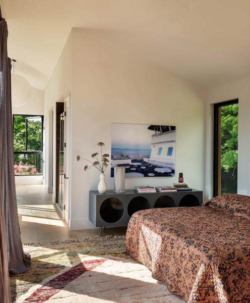 Игривые интерьеры современной дачи семьи дизайнера в штате нью-йорк Игривые интерьеры современной дачи семьи дизайнера в штате нью-йорк