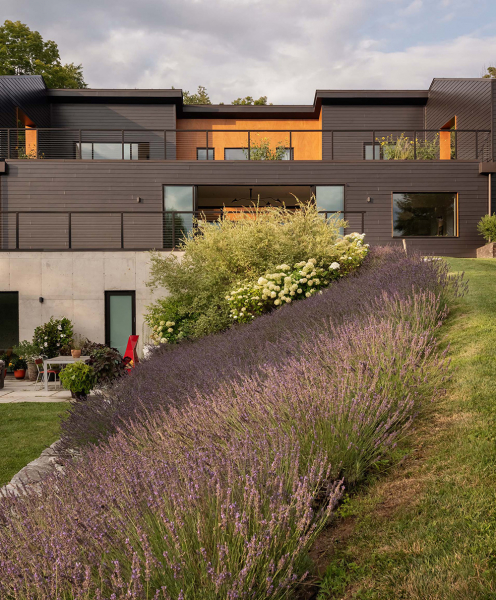 Игривые интерьеры современной дачи семьи дизайнера в штате нью-йорк Игривые интерьеры современной дачи семьи дизайнера в штате нью-йорк