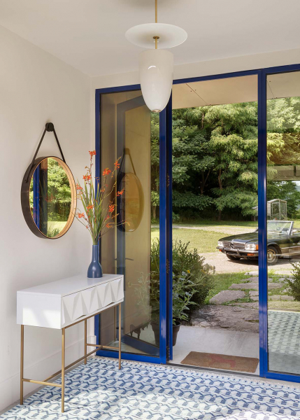 Игривые интерьеры современной дачи семьи дизайнера в штате нью-йорк Игривые интерьеры современной дачи семьи дизайнера в штате нью-йорк