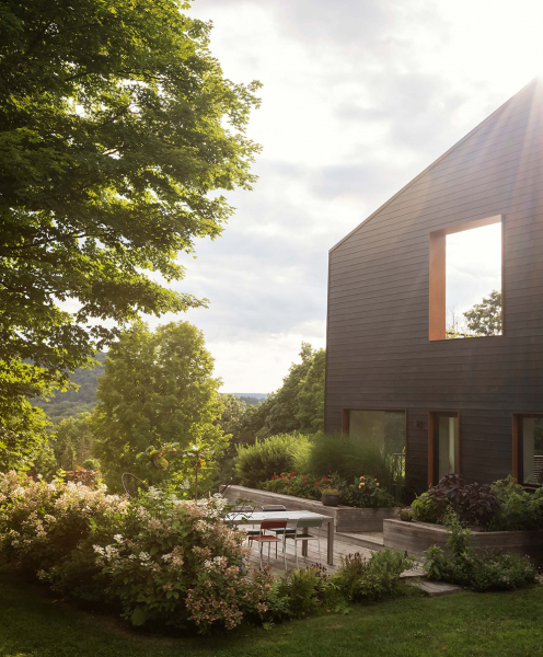 Игривые интерьеры современной дачи семьи дизайнера в штате нью-йорк Игривые интерьеры современной дачи семьи дизайнера в штате нью-йорк