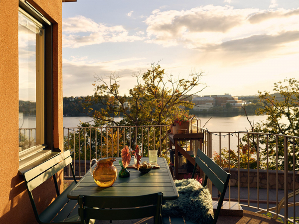 Необычная двухэтажная квартира в стокгольме с видовой террасой Необычная двухэтажная квартира в стокгольме с видовой террасой