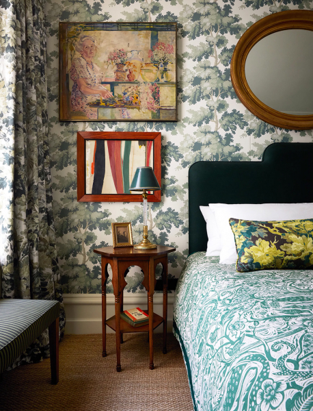 Скульптуры, искусство и узоры: максималистский интерьер в лондоне