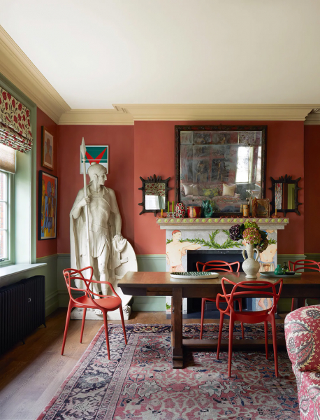 Скульптуры, искусство и узоры: максималистский интерьер в лондоне