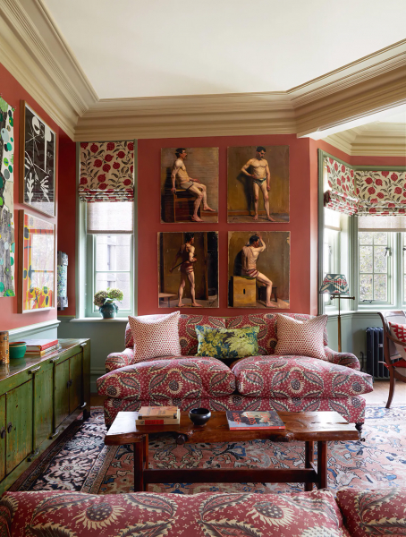 Скульптуры, искусство и узоры: максималистский интерьер в лондоне