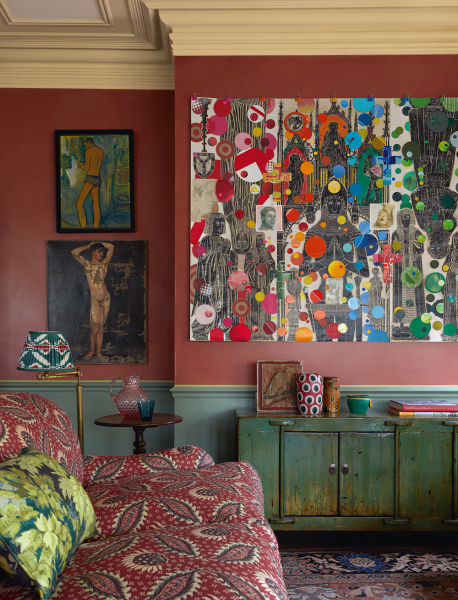 Скульптуры, искусство и узоры: максималистский интерьер в лондоне
