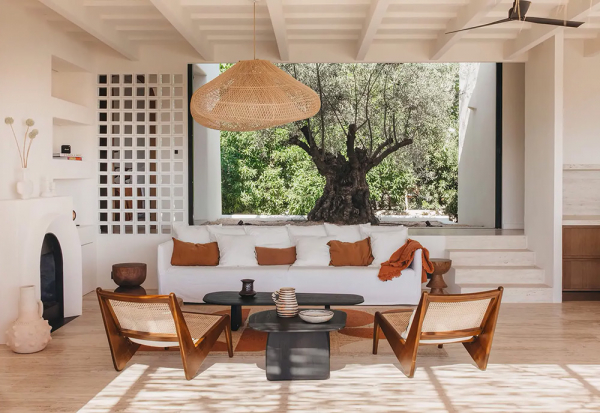 Современная лёгкость и традиционные нотки: курортная вилла на менорке