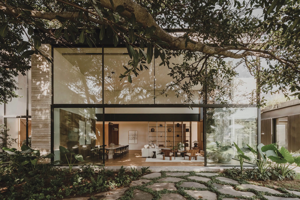 Стеклянные стены и стильный дизайн: современный дом в мексике