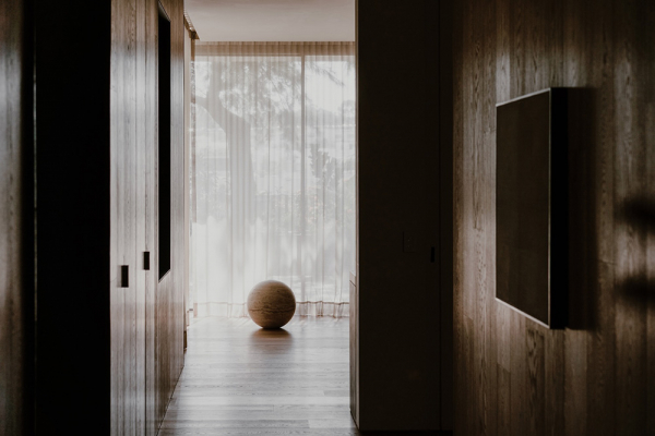 Стеклянные стены и стильный дизайн: современный дом в мексике