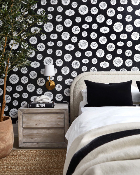 Стильные черно-белые сочетания в интерьерах современного дома у озера в канаде Стильные черно-белые сочетания в интерьерах современного дома у озера в канаде