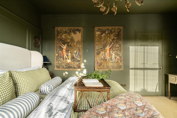 Темные и другие интересные оттенки в интерьере викторианского дома в лондоне Темные и другие интересные оттенки в интерьере викторианского дома в лондоне