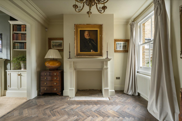 Темные и другие интересные оттенки в интерьере викторианского дома в лондоне Темные и другие интересные оттенки в интерьере викторианского дома в лондоне