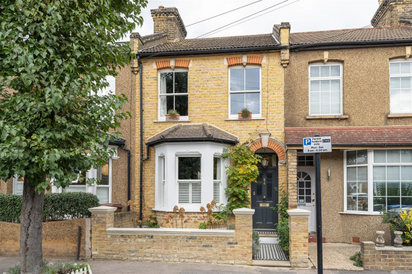 Темные и другие интересные оттенки в интерьере викторианского дома в лондоне Темные и другие интересные оттенки в интерьере викторианского дома в лондоне