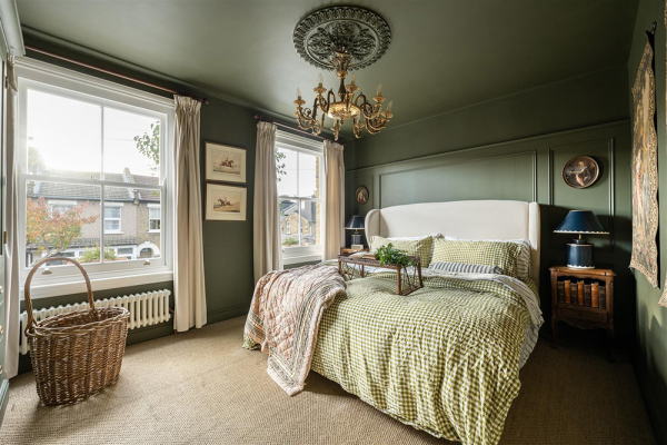 Темные и другие интересные оттенки в интерьере викторианского дома в лондоне Темные и другие интересные оттенки в интерьере викторианского дома в лондоне