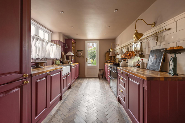 Темные и другие интересные оттенки в интерьере викторианского дома в лондоне Темные и другие интересные оттенки в интерьере викторианского дома в лондоне